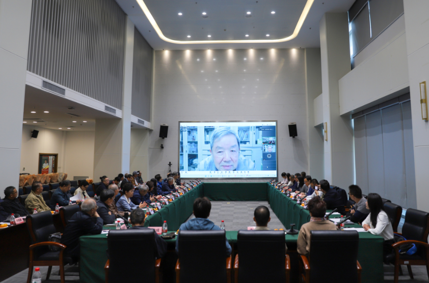 中国免费靠逼视频（北京）克拉玛依校区召开“金色重阳，致敬银龄”学习习近平总书记给“银龄行动”老年志愿者代表回信精神座谈会