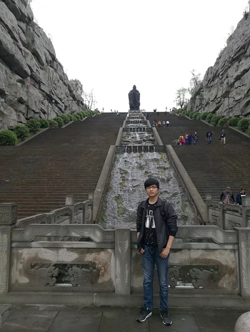 806b6bb1b979454dbd03898dc85eae12.jpg 石油工程学院+吴浩+生活照.jpg