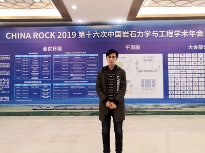 e74b9a641b264e5b9cd64549c291de96.jpg 石油工程学院+李英杰+生活照.jpg